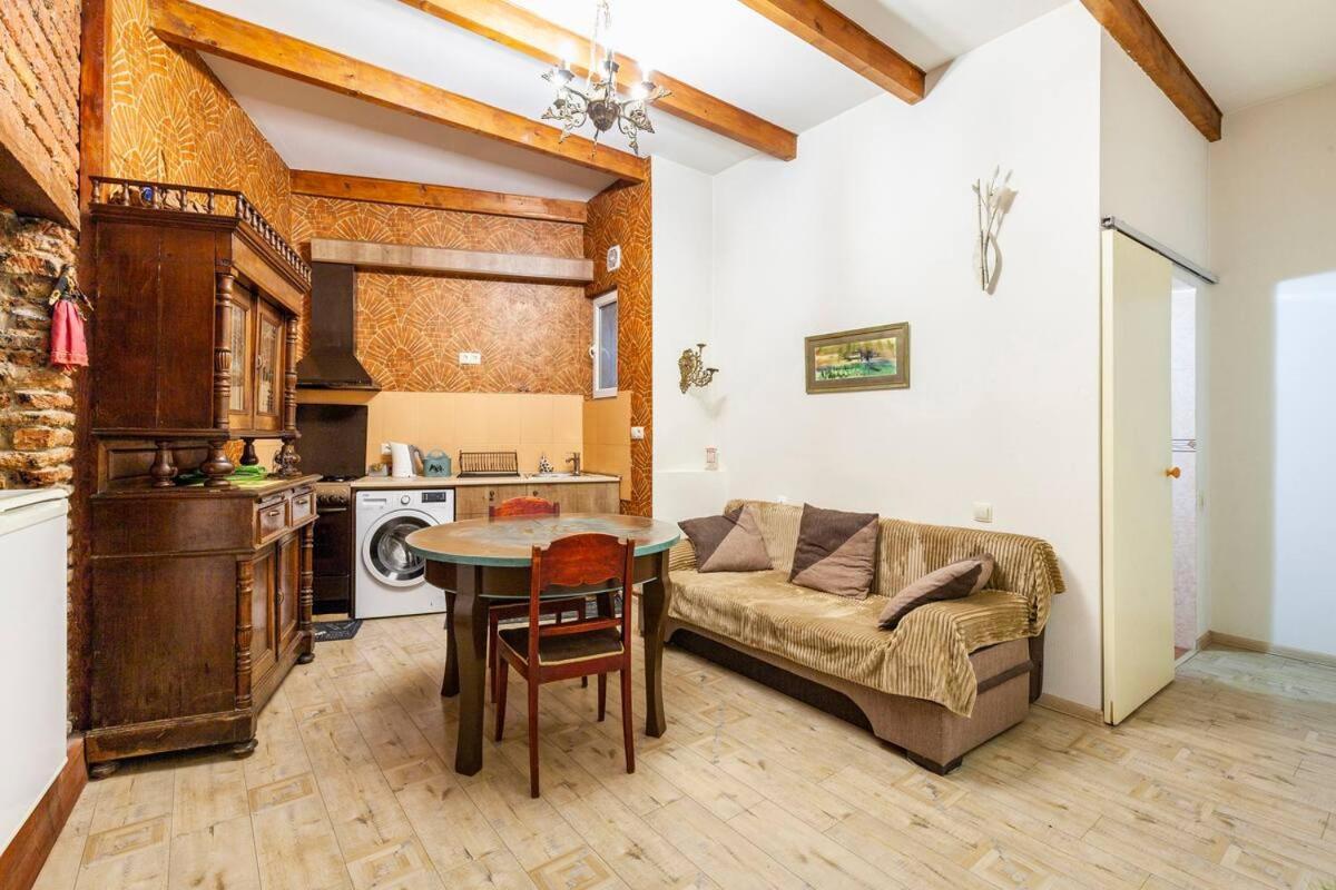 Art House Petunia Apartment Tbilisi Ngoại thất bức ảnh