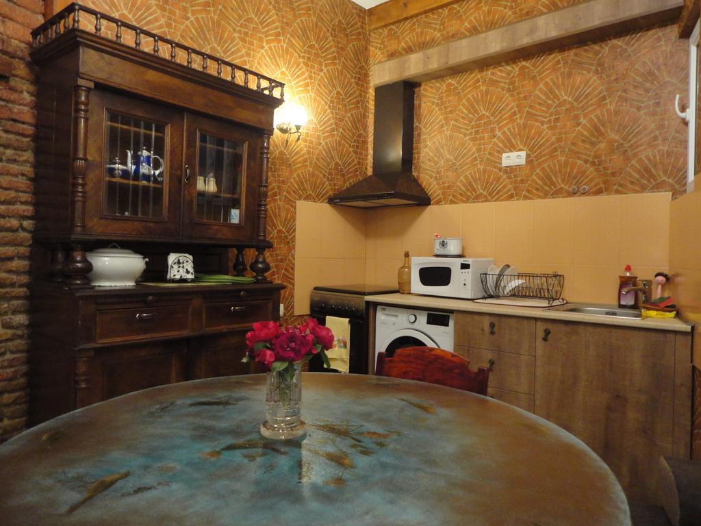 Art House Petunia Apartment Tbilisi Ngoại thất bức ảnh