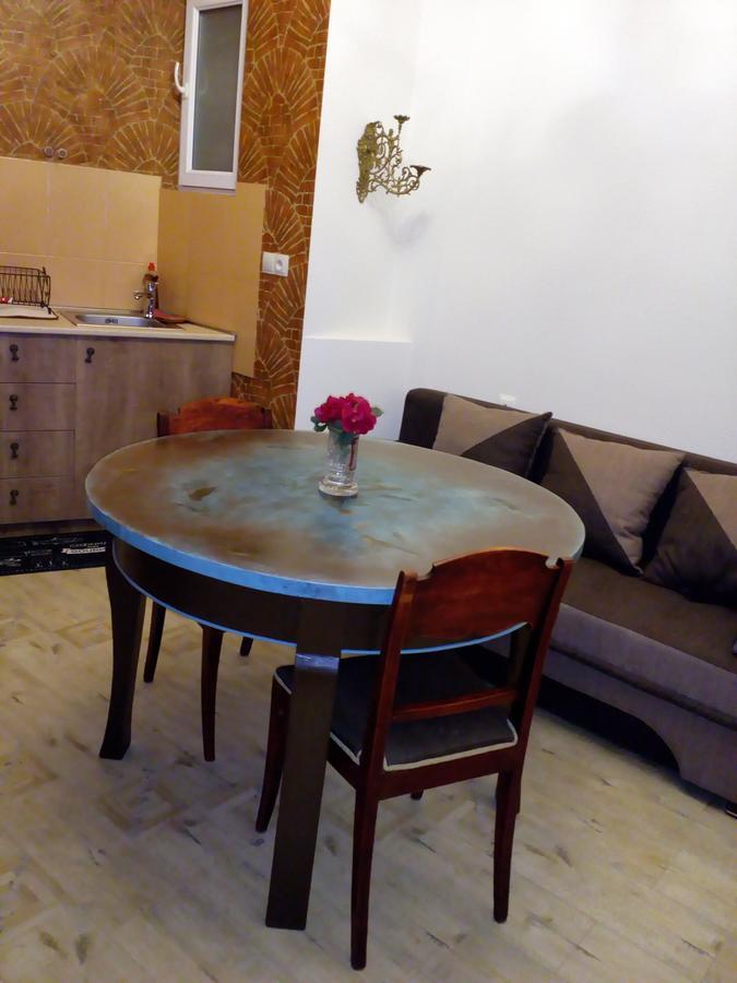 Art House Petunia Apartment Tbilisi Ngoại thất bức ảnh