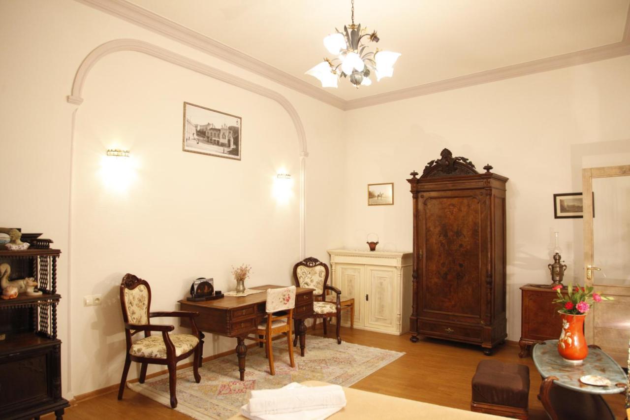 Art House Petunia Apartment Tbilisi Ngoại thất bức ảnh