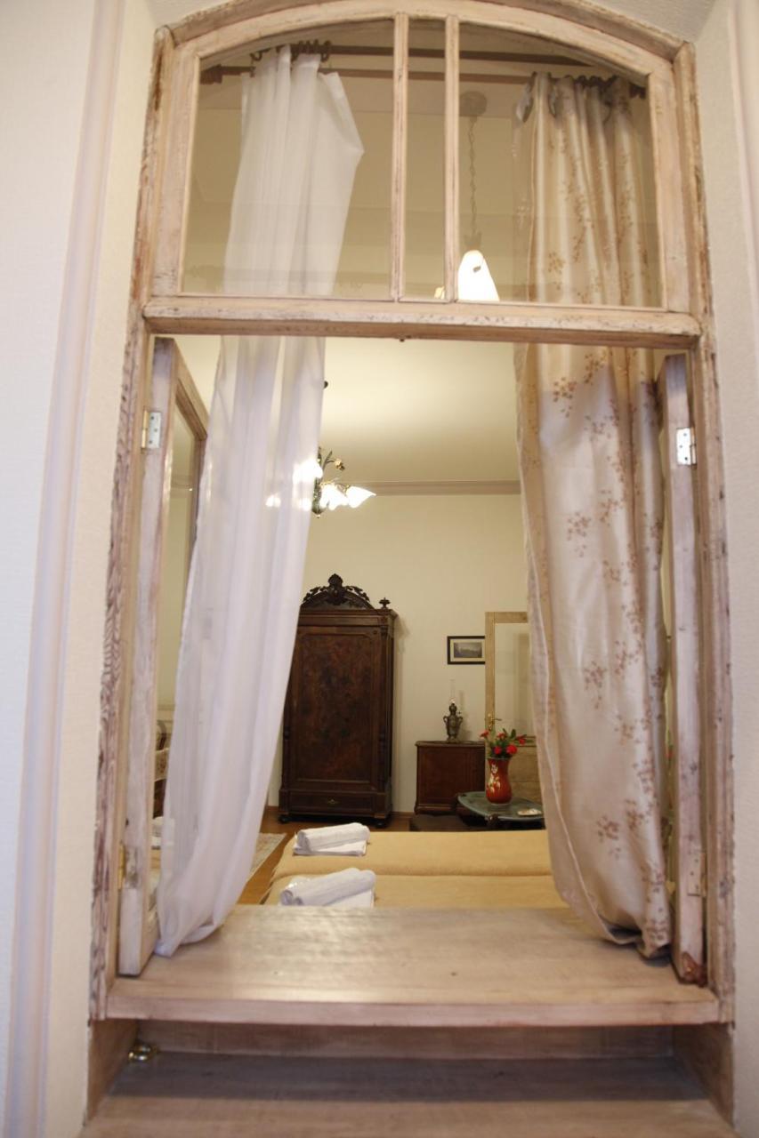 Art House Petunia Apartment Tbilisi Ngoại thất bức ảnh