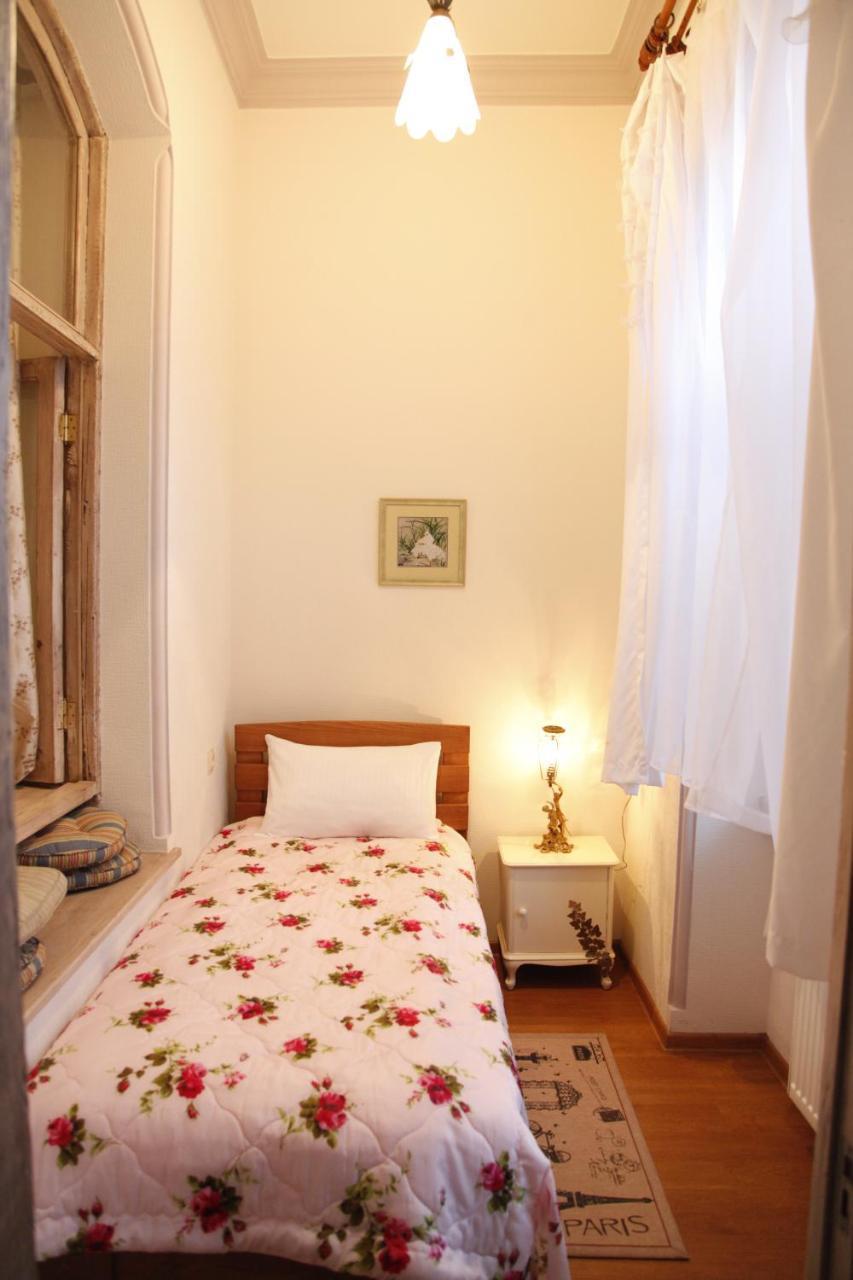 Art House Petunia Apartment Tbilisi Ngoại thất bức ảnh