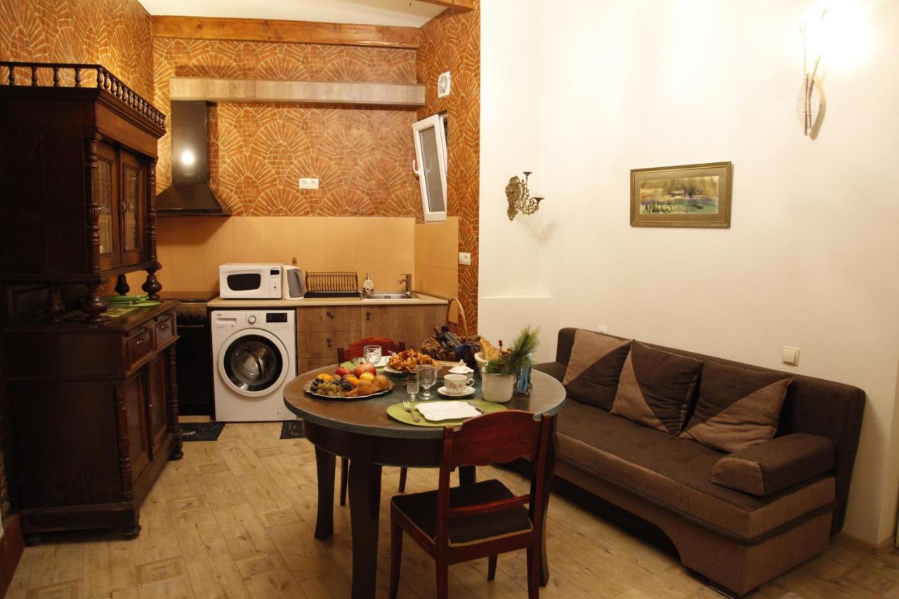 Art House Petunia Apartment Tbilisi Ngoại thất bức ảnh
